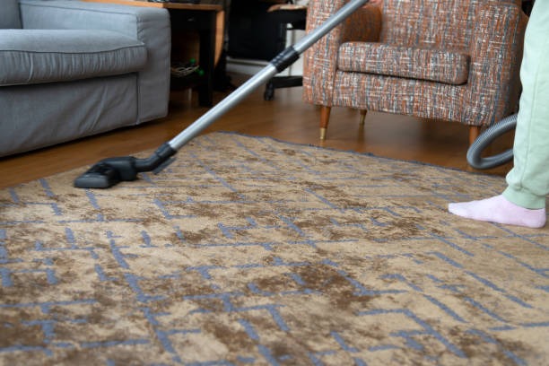 vacuuming rug with black vacuum cleaner. A carpet cleaning guide